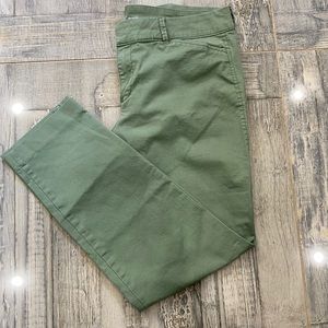 Last Chance 👌 Old Navy Pixie Pants